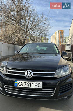 Внедорожник / Кроссовер Volkswagen Touareg 2012 в Киеве