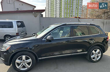 Внедорожник / Кроссовер Volkswagen Touareg 2012 в Киеве