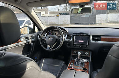 Внедорожник / Кроссовер Volkswagen Touareg 2012 в Киеве