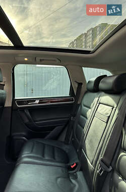 Внедорожник / Кроссовер Volkswagen Touareg 2012 в Киеве