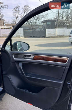 Внедорожник / Кроссовер Volkswagen Touareg 2012 в Киеве