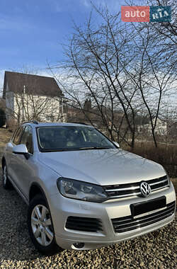 Внедорожник / Кроссовер Volkswagen Touareg 2014 в Черновцах