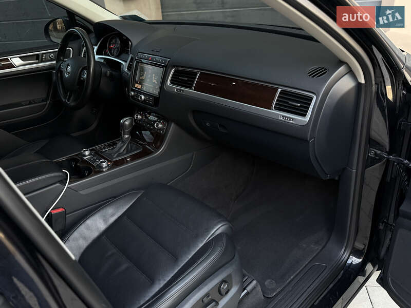 Позашляховик / Кросовер Volkswagen Touareg 2014 в Тернополі