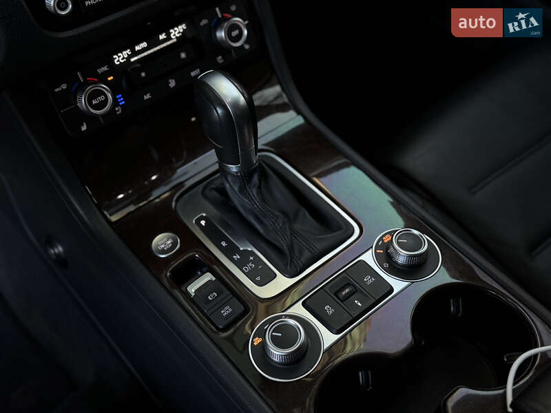 Позашляховик / Кросовер Volkswagen Touareg 2014 в Тернополі