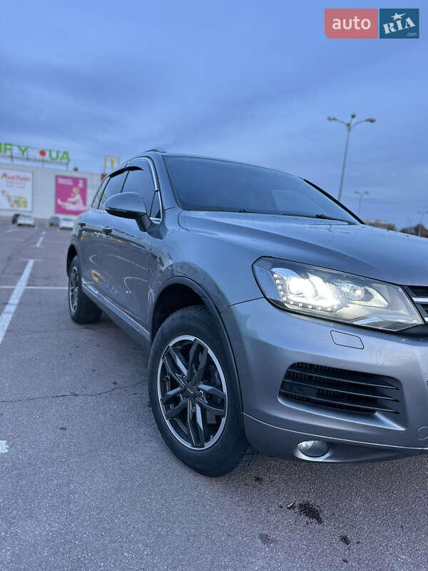 Позашляховик / Кросовер Volkswagen Touareg 2011 в Одесі