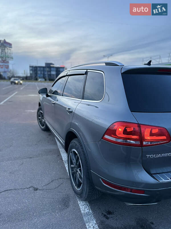 Позашляховик / Кросовер Volkswagen Touareg 2011 в Одесі