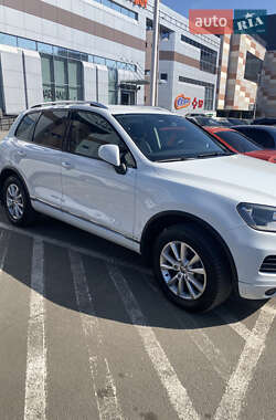 Внедорожник / Кроссовер Volkswagen Touareg 2013 в 
