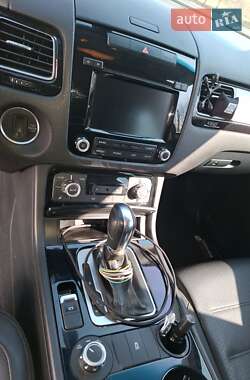 Позашляховик / Кросовер Volkswagen Touareg 2013 в 