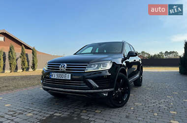 Внедорожник / Кроссовер Volkswagen Touareg 2016 в Киеве