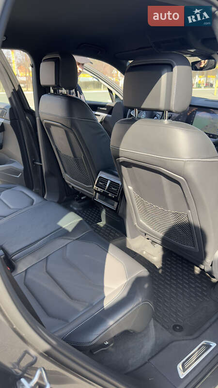 Позашляховик / Кросовер Volkswagen Touareg 2020 в Броварах