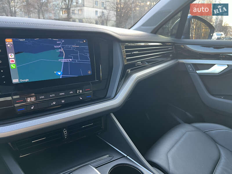 Позашляховик / Кросовер Volkswagen Touareg 2020 в Києві