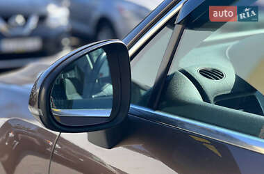 Внедорожник / Кроссовер Volkswagen Touareg 2013 в 