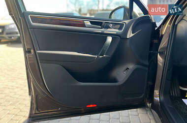 Внедорожник / Кроссовер Volkswagen Touareg 2013 в 