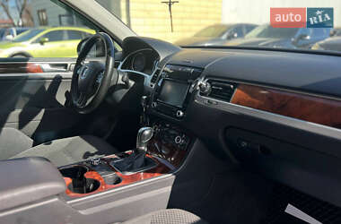 Внедорожник / Кроссовер Volkswagen Touareg 2013 в 