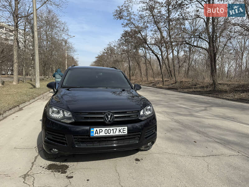 Позашляховик / Кросовер Volkswagen Touareg 2012 в Запоріжжі