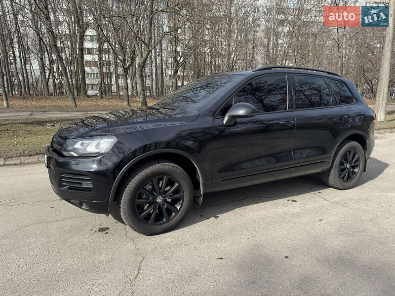 Позашляховик / Кросовер Volkswagen Touareg 2012 в Запоріжжі
