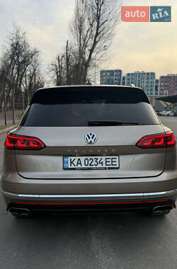 Позашляховик / Кросовер Volkswagen Touareg 2018 в 
