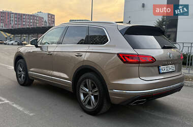 Позашляховик / Кросовер Volkswagen Touareg 2018 в 