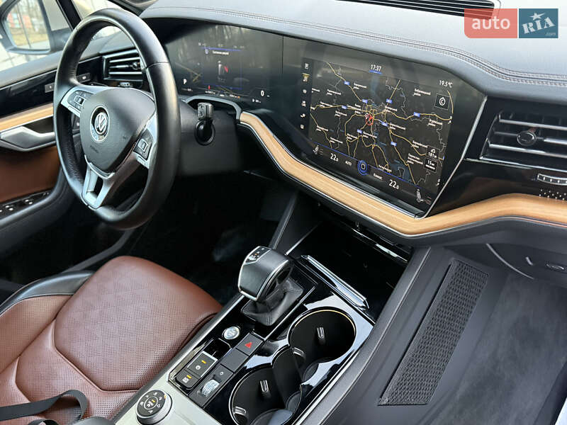 Внедорожник / Кроссовер Volkswagen Touareg 2018 в Киеве