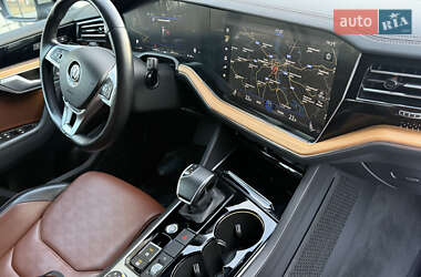 Позашляховик / Кросовер Volkswagen Touareg 2018 в 