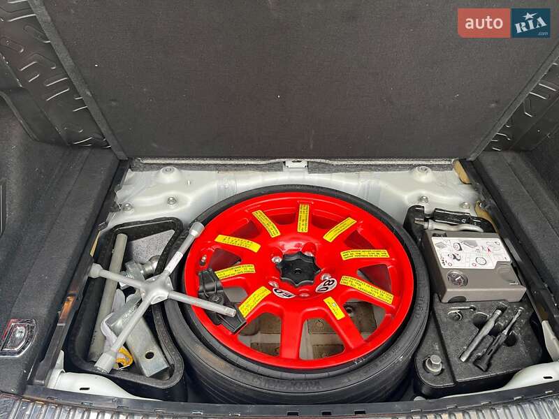 Внедорожник / Кроссовер Volkswagen Touareg 2012 в Хмельницком