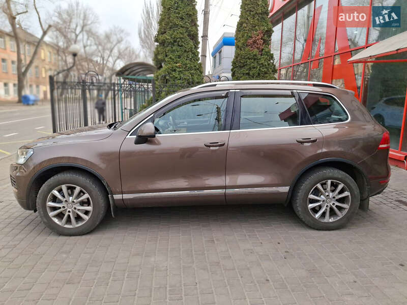 Внедорожник / Кроссовер Volkswagen Touareg 2012 в Одессе