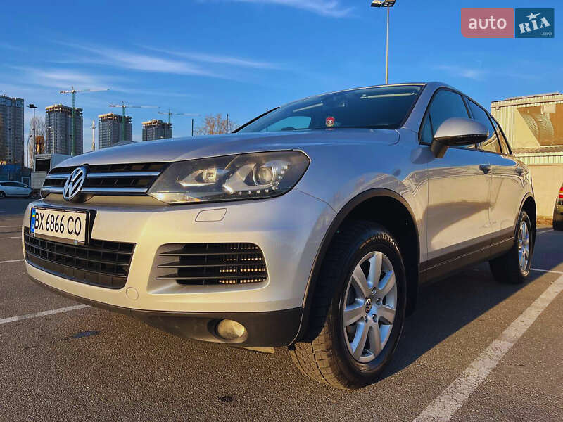Позашляховик / Кросовер Volkswagen Touareg 2011 в Києві