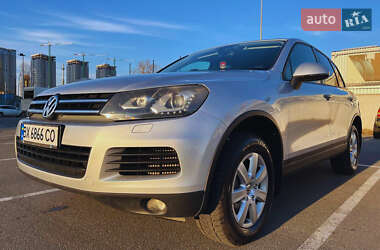 Внедорожник / Кроссовер Volkswagen Touareg 2011 в 