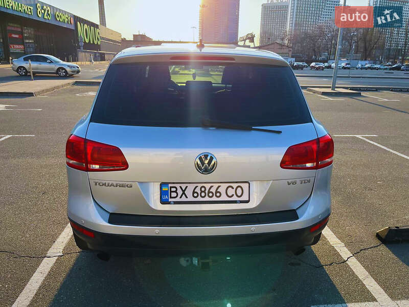 Позашляховик / Кросовер Volkswagen Touareg 2011 в Києві