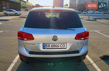 Внедорожник / Кроссовер Volkswagen Touareg 2011 в 