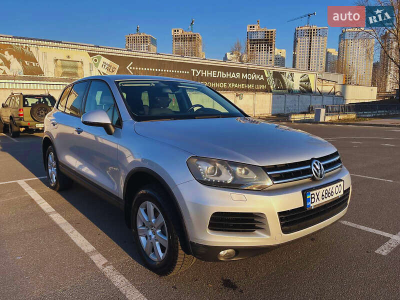 Позашляховик / Кросовер Volkswagen Touareg 2011 в Києві