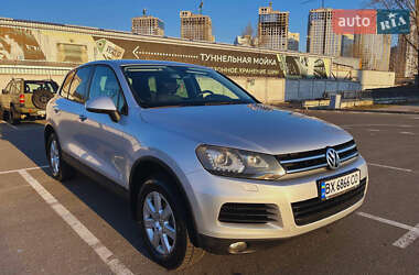 Внедорожник / Кроссовер Volkswagen Touareg 2011 в 