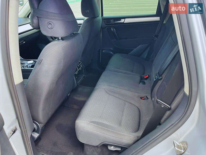 Позашляховик / Кросовер Volkswagen Touareg 2011 в Києві