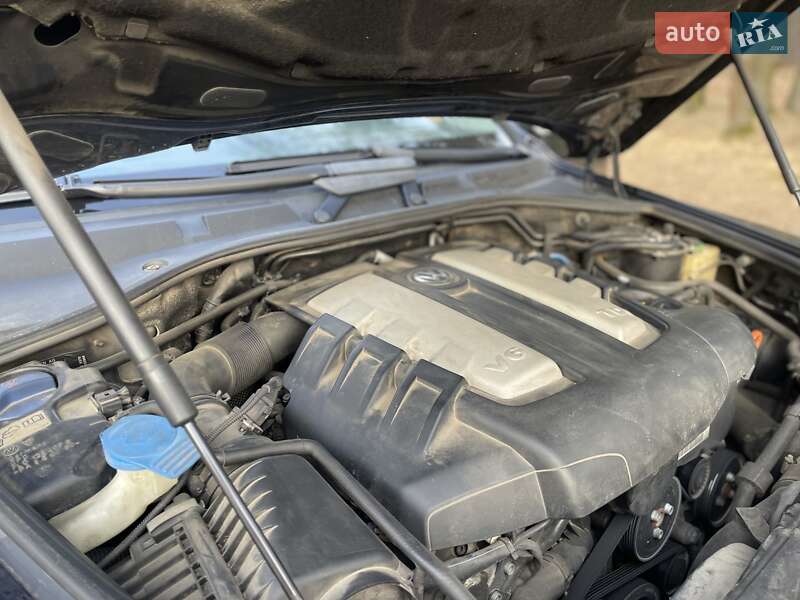 Внедорожник / Кроссовер Volkswagen Touareg 2006 в Новояворовске