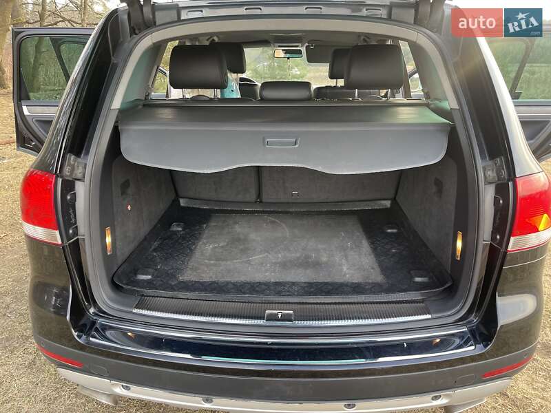 Внедорожник / Кроссовер Volkswagen Touareg 2006 в Новояворовске