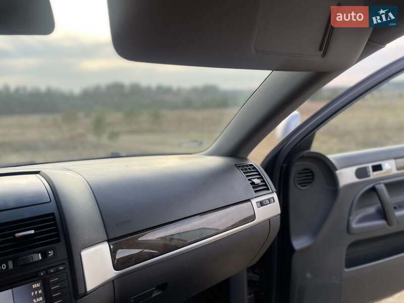 Внедорожник / Кроссовер Volkswagen Touareg 2006 в Новояворовске