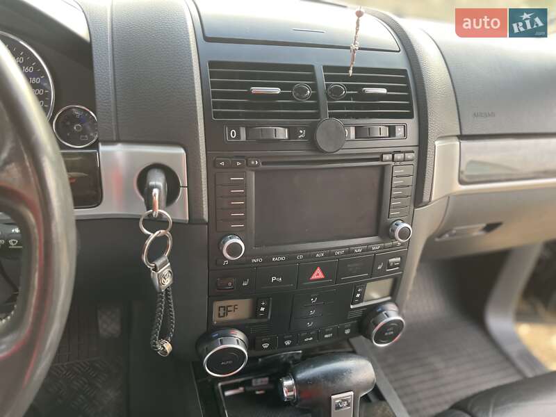 Внедорожник / Кроссовер Volkswagen Touareg 2006 в Новояворовске