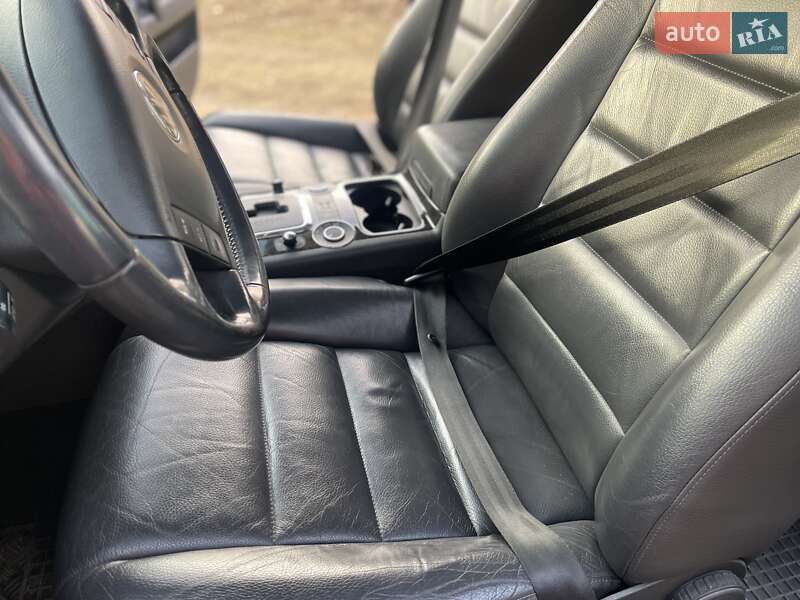 Внедорожник / Кроссовер Volkswagen Touareg 2006 в Новояворовске