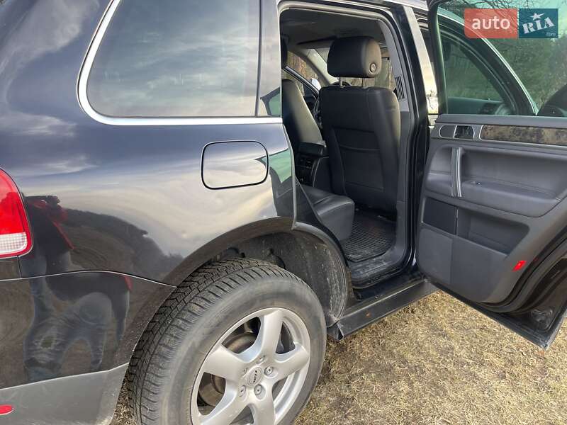 Внедорожник / Кроссовер Volkswagen Touareg 2006 в Новояворовске