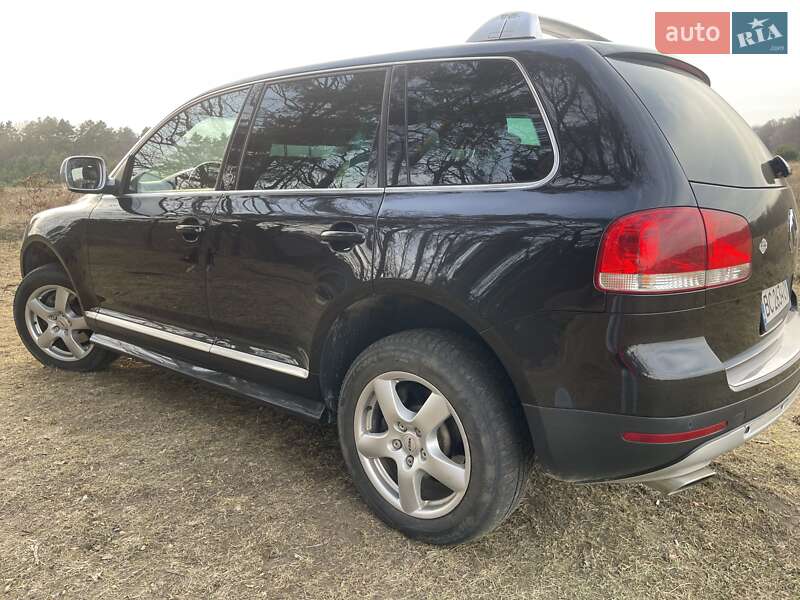 Внедорожник / Кроссовер Volkswagen Touareg 2006 в Новояворовске
