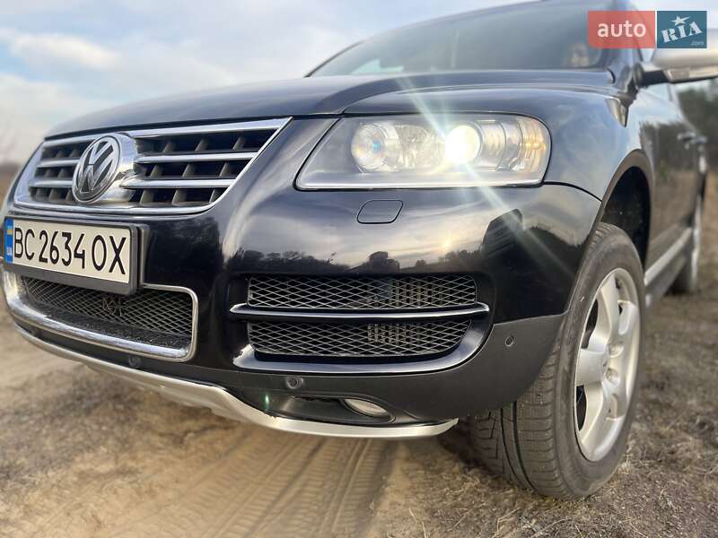 Внедорожник / Кроссовер Volkswagen Touareg 2006 в Новояворовске