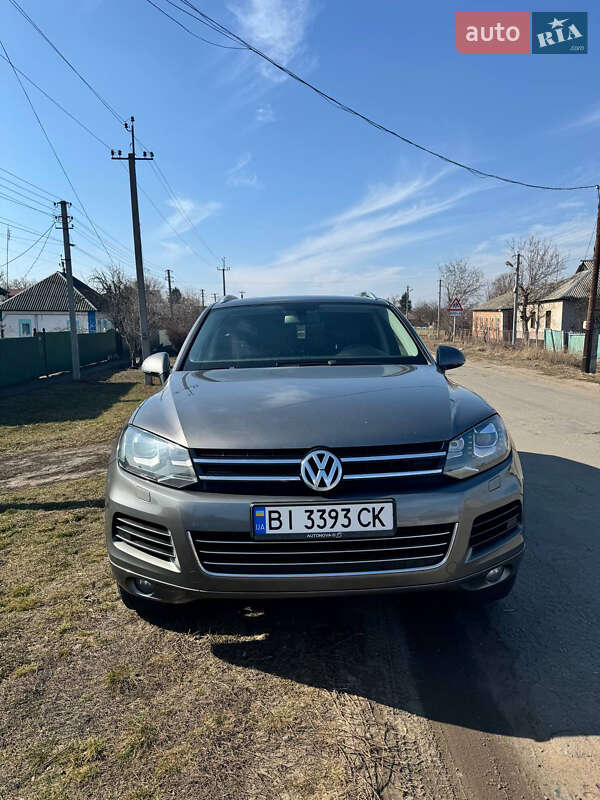 Позашляховик / Кросовер Volkswagen Touareg 2011 в Котельві