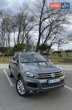 Внедорожник / Кроссовер Volkswagen Touareg 2011 в Александрие