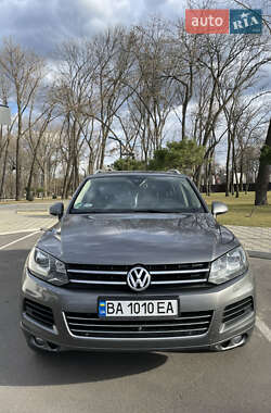 Внедорожник / Кроссовер Volkswagen Touareg 2011 в Александрие