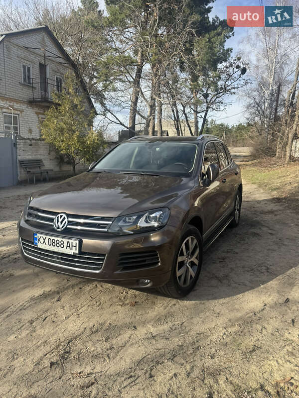 Внедорожник / Кроссовер Volkswagen Touareg 2012 в Змиеве