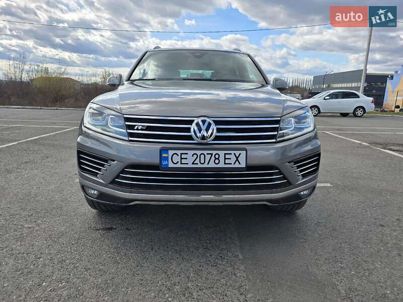 Внедорожник / Кроссовер Volkswagen Touareg 2015 в Черновцах