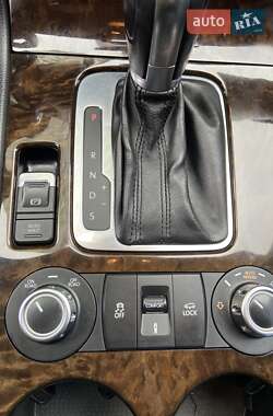 Позашляховик / Кросовер Volkswagen Touareg 2012 в 