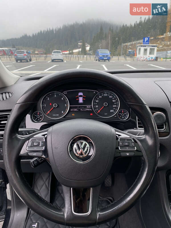 Внедорожник / Кроссовер Volkswagen Touareg 2011 в Ивано-Франковске