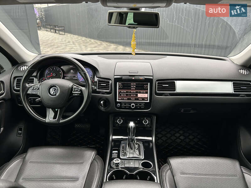 Внедорожник / Кроссовер Volkswagen Touareg 2013 в Полтаве