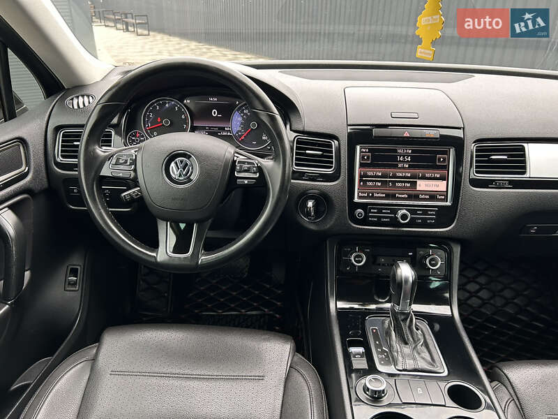 Внедорожник / Кроссовер Volkswagen Touareg 2013 в Полтаве